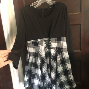 2xl black and white long sleeve dress.